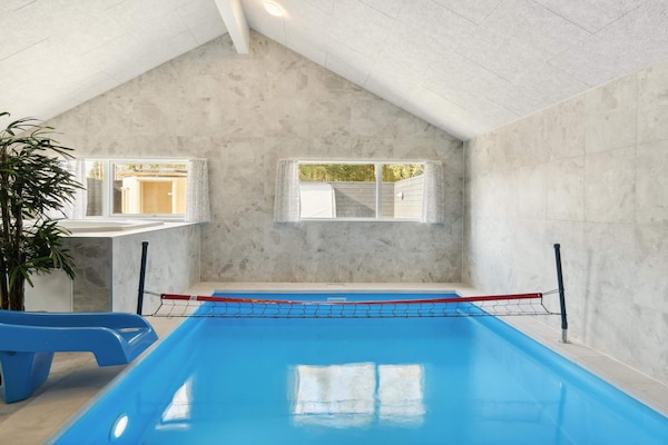 Foto van Luxe Wellness Retreat -- By Traum Ferienwohnungen - Vakantiehuis in Dronningmølle - Pool