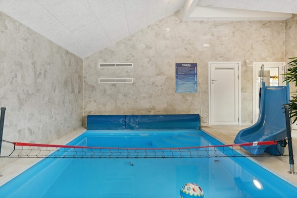 Foto van Luxe Wellness Retreat -- By Traum Ferienwohnungen - Vakantiehuis in Dronningmølle - Pool