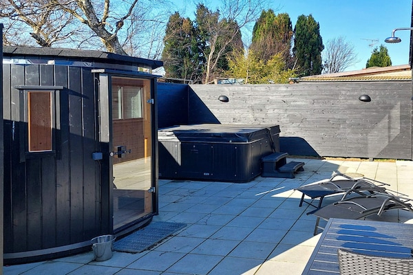 Foto van Luxe Wellness Retreat -- By Traum Ferienwohnungen - Vakantiehuis in Dronningmølle - Spa