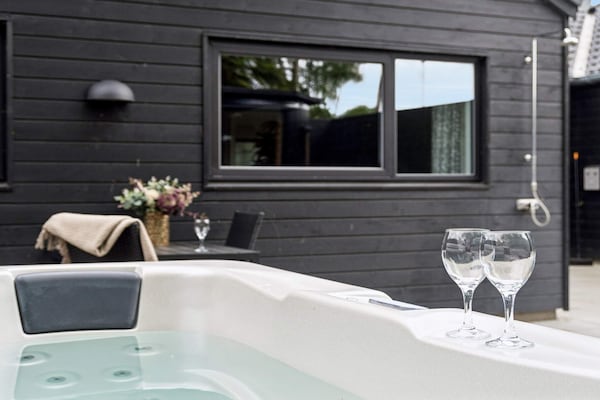 Foto van Luxe Wellness Retreat -- By Traum Ferienwohnungen - Vakantiehuis in Dronningmølle - Spa