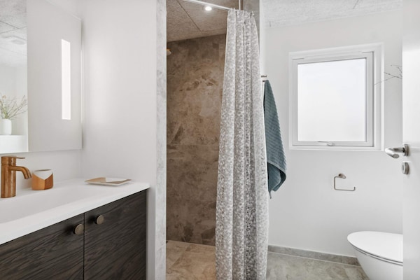 Foto van Luxe Wellness Retreat -- By Traum Ferienwohnungen - Vakantiehuis in Dronningmølle - Indoor