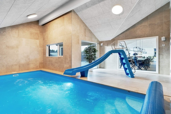 Foto van Luxe Retreat van Hasmark - Vakantiehuis in Otterup - Pool