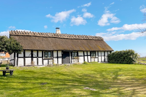 Foto van Houten huisje met rustieke charme - Vakantiehuis in DEGEBERGA - Outdoor