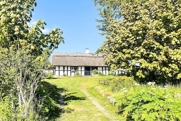 Foto van Houten huisje met rustieke charme - Vakantiehuis in DEGEBERGA - Outdoor