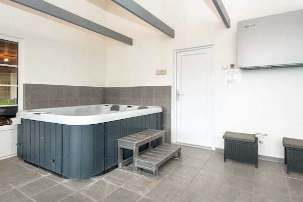 Foto van Luxe retraite met zwembad -- By Traum Ferienwohnungen - Spa