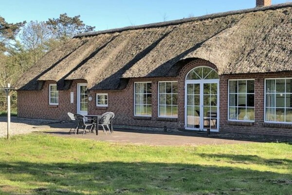 Foto van Luxe vakantieverblijf met zwembad - Vakantiehuis in Ulfborg - Outdoor