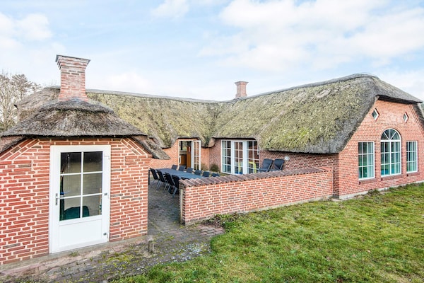 Foto van Luxe vakantieverblijf met zwembad - Vakantiehuis in Ulfborg - View