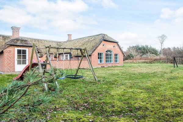Foto van Luxe vakantieverblijf met zwembad - Vakantiehuis in Ulfborg - View