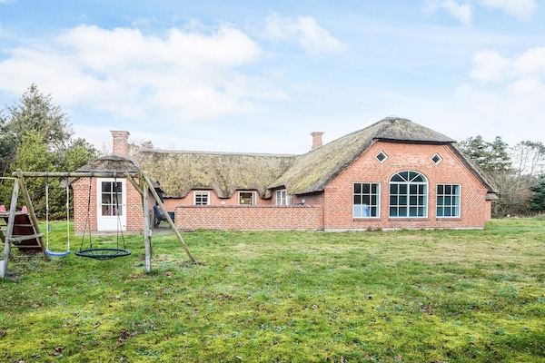 Foto van Luxe vakantieverblijf met zwembad - Vakantiehuis in Ulfborg - View