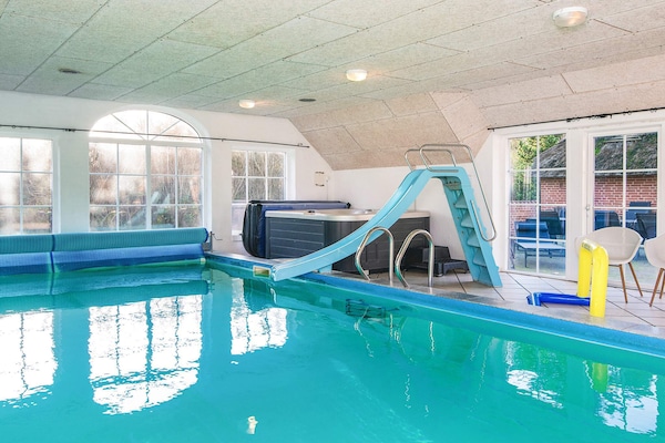 Foto van Luxe vakantieverblijf met zwembad - Vakantiehuis in Ulfborg - Pool