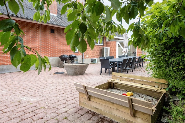 Foto van Plezier voor het hele gezin met Fjord View - Vakantiehuis in Thyholm - Outdoor