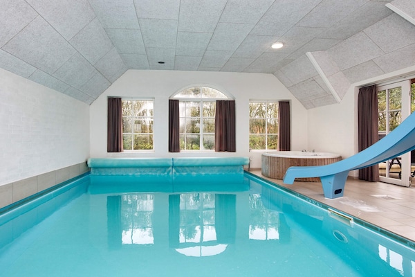 Foto van Luxe retraite met zwembad - Vakantiehuis in Ulfborg - Pool