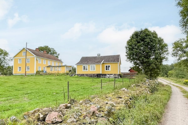 Foto van Charmant huisje aan het meer in Torsebo - Vakantiehuis in VIRSERUM - Outdoor