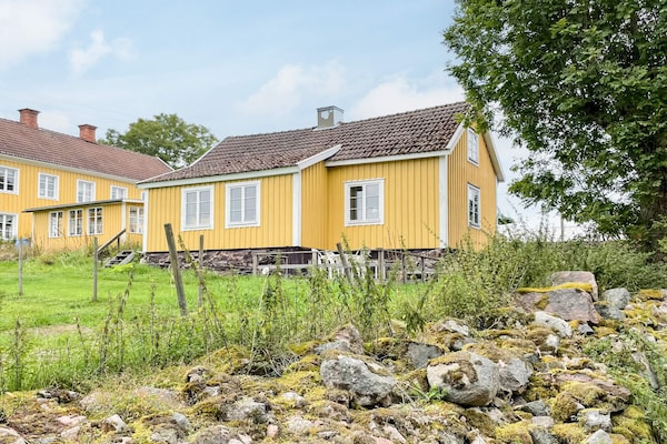 Foto van Charmant huisje aan het meer in Torsebo - Vakantiehuis in VIRSERUM - Outdoor