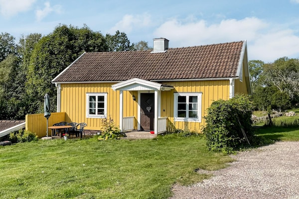 Foto van Charmant huisje aan het meer in Torsebo - Vakantiehuis in VIRSERUM - Outdoor