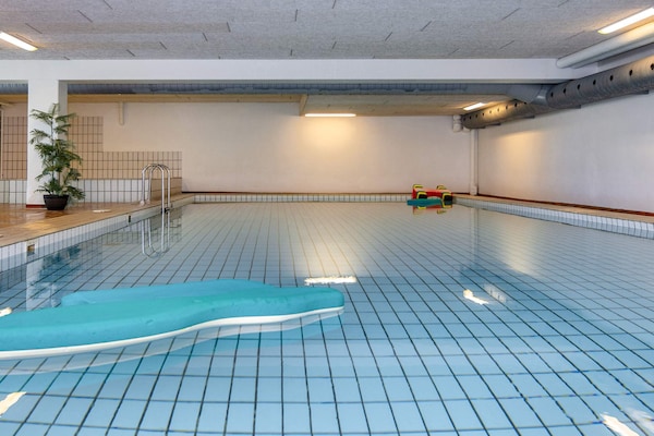 Foto van 4 persoons vakantie huis op een vakantie park in Glesborg - Pool