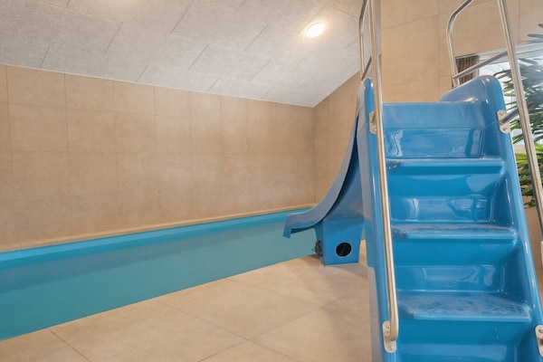 Foto van 5 sterren vakantie huis in Aakirkeby - Vakantiehuis in Aakirkeby - Pool