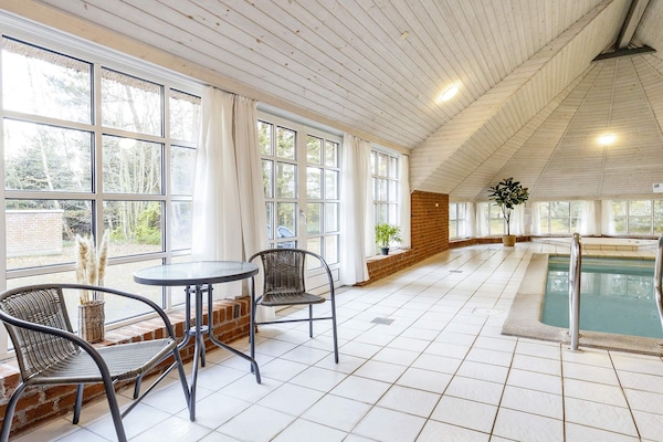 Foto van Luxe strandhuis Marielyst - Vakantiehuis in Væggerløse - Pool