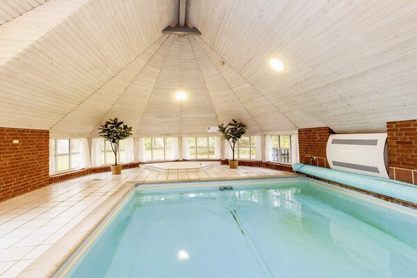 Foto van Luxe strandhuis Marielyst - Vakantiehuis in Væggerløse - Pool