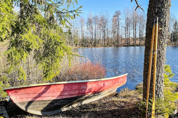 Foto van Afgelegen huis met tuin en meren - Vakantiehuis in Kristdala - Untagged