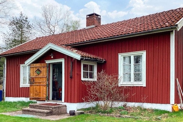 Foto van Rustig rood huis in het schilderachtige Dalsland - Vakantiehuis in mellerud - Outdoor