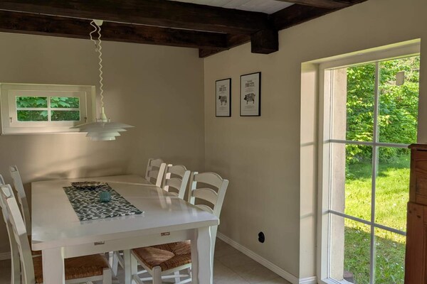 Foto van Rustig toevluchtsoord op het platteland met terras - Indoor