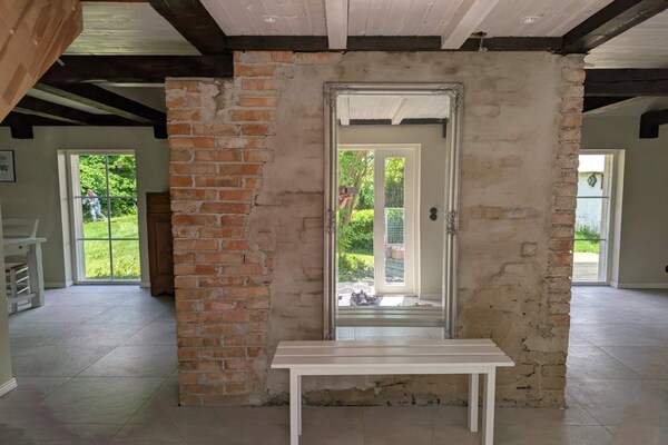 Foto van Rustig toevluchtsoord op het platteland met terras - Indoor