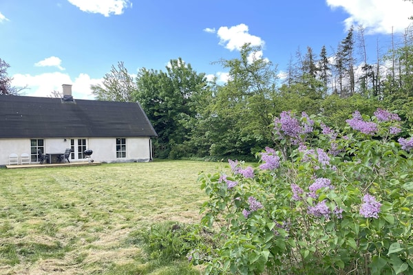 Foto van Rustig toevluchtsoord op het platteland met terras - Outdoor