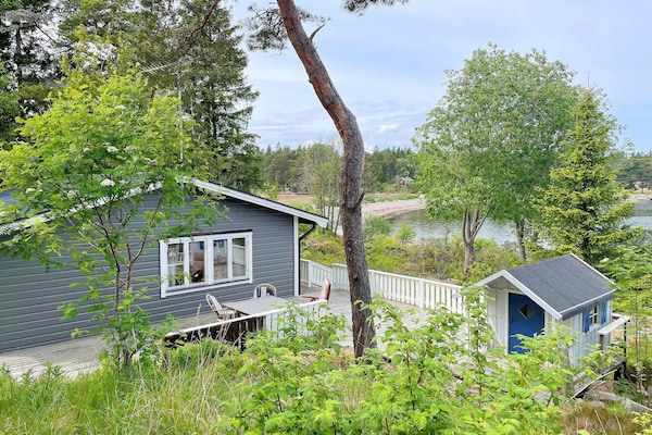 Foto van Cottage met uitzicht op zee en sauna - Vakantiehuis in VÄDDÖ - Outdoor