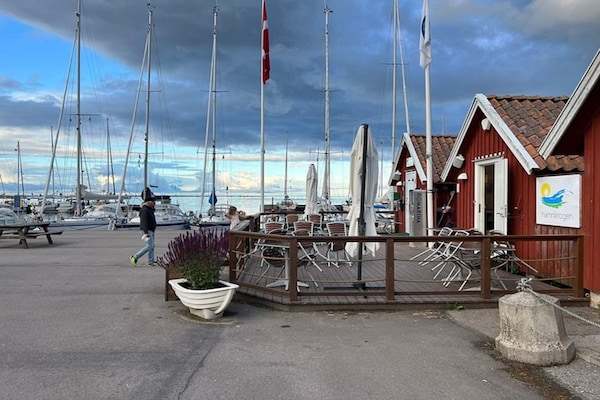 Foto van Huis met gastenverblijf en tuin - Vakantiehuis in Fågelmara - Outdoor