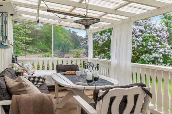 Foto van Huis met gastenverblijf en tuin - Vakantiehuis in Fågelmara - Outdoor