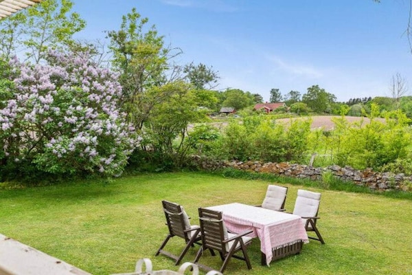 Foto van Huis met gastenverblijf en tuin - Vakantiehuis in Fågelmara - Outdoor