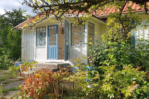 Foto van Huis met gastenverblijf en tuin - Vakantiehuis in Fågelmara - Outdoor
