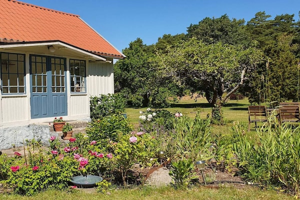 Foto van Huis met gastenverblijf en tuin - Vakantiehuis in Fågelmara - Outdoor
