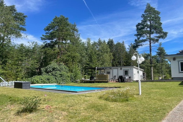 Foto van Villa in de archipel met zwembad en terras - Vakantiehuis in GAMLEBY - Outdoor