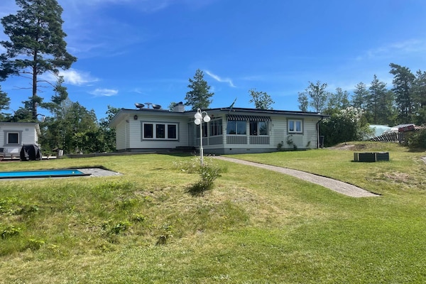 Foto van Villa in de archipel met zwembad en terras - Vakantiehuis in GAMLEBY - Outdoor