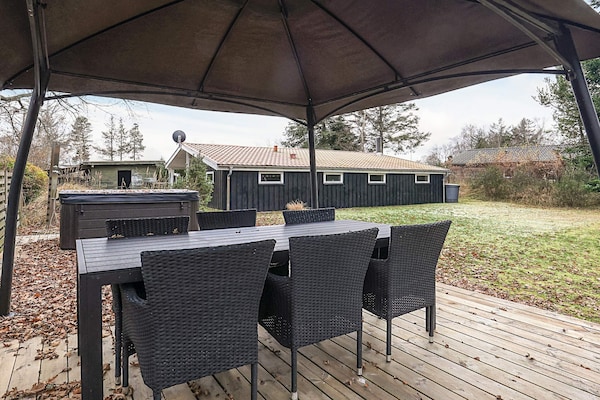 Foto van Kusthut met hottub - Vakantiehuis in Hals - Untagged