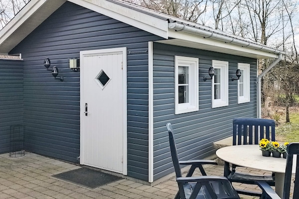 Foto van Huis met houtkachel en aanbouw - Vakantiehuis in Hemmet - View