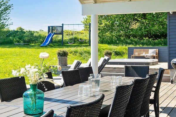 Foto van Luxe Zwembad Retreat -- By Traum Ferienwohnungen - Vakantiehuis in Vejby - Outdoor