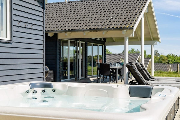 Foto van Luxe Zwembad Retreat -- By Traum Ferienwohnungen - Vakantiehuis in Vejby - View