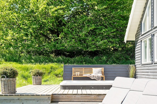 Foto van Luxe Zwembad Retreat -- By Traum Ferienwohnungen - Vakantiehuis in Vejby - View