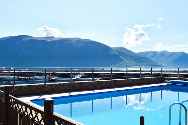 Foto van 5 persoons vakantie huis in EIDSVÅG - Vakantiehuis in Eidsvåg - Pool