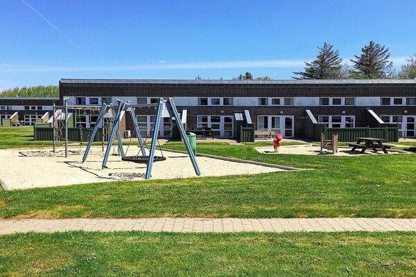 Foto van 4 persoons vakantie huis op een vakantie park in Hemmet - Outdoor