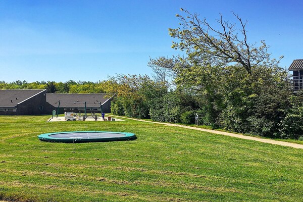 Foto van 4 persoons vakantie huis op een vakantie park in Hemmet - Outdoor