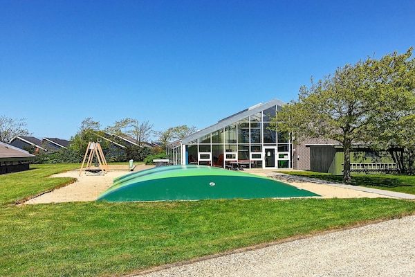 Foto van 4 persoons vakantie huis op een vakantie park in Hemmet - Outdoor