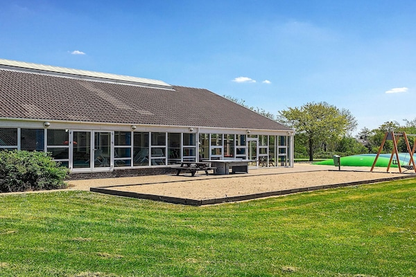 Foto van 4 persoons vakantie huis op een vakantie park in Hemmet - Outdoor