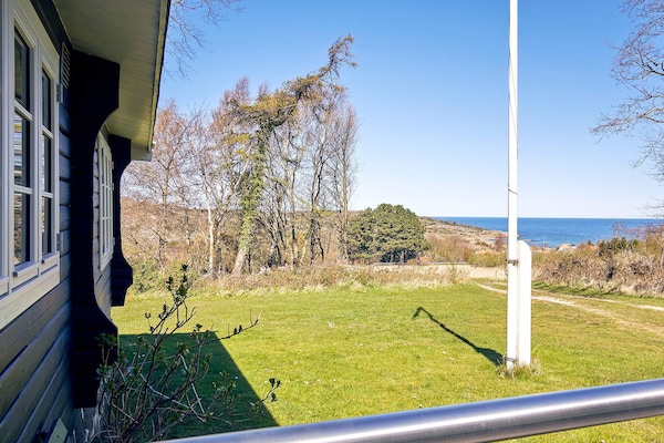 Foto van Afgelegen toevluchtsoord in Sandvig -- By Traum Ferienwohnungen - View