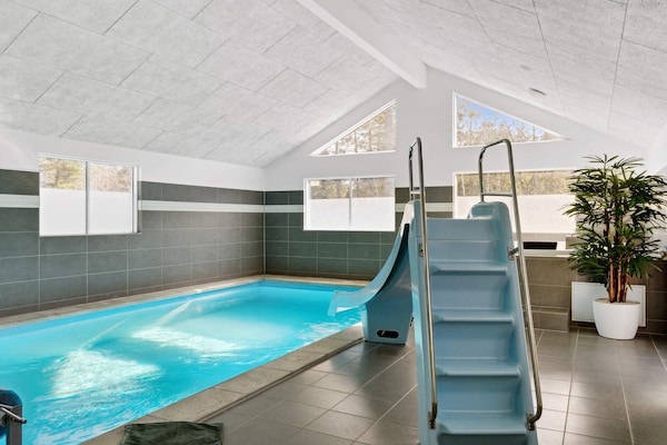Foto van Luxe vakantieverblijf met zwembad - Vakantiehuis in Frederiksværk - Pool