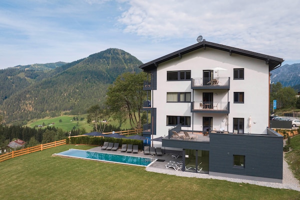 Foto van Apartment met infinity pool - Vakantiehuis in St. Martin am Tennengebirge - ExteriorSummer