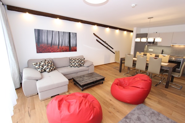 Foto van Appartement in Neukirchen bij Skilift - Vakantiehuis in Neukirchen am Großvenediger - LivingRoom
